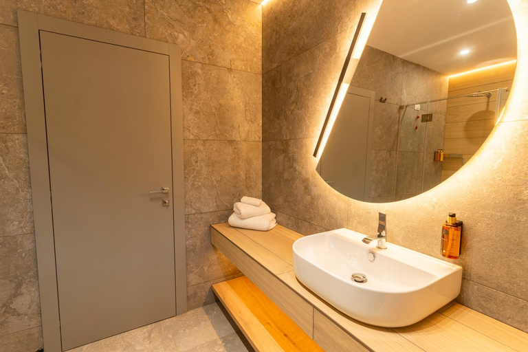 Bathroom 3, Azuga Ski & Bike Resort, Azuga