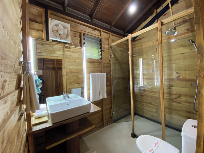 Bathroom 4, The Glenrock, Imbulpe