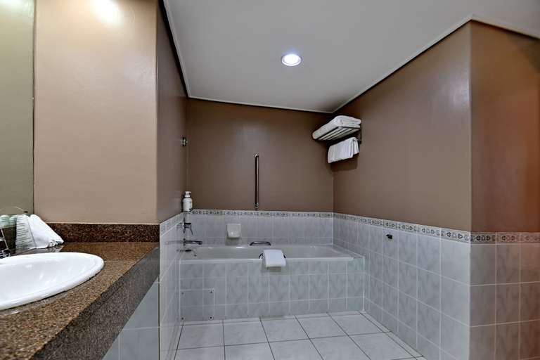 Holiday Inn HARARE by IHG - Tap to explore photos