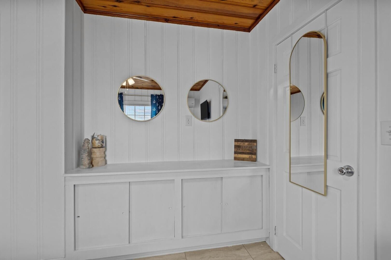 Interior, The Saltbox 2 Bedroom Home, Carteret