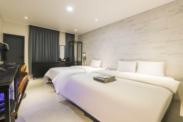 Bedroom 2, Andong Queen Hotel, Yecheon