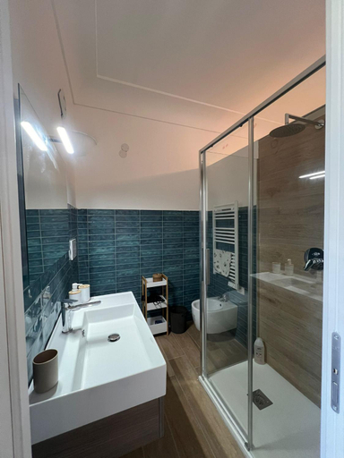 Bathroom 2, casa Ricciulella, Napoli