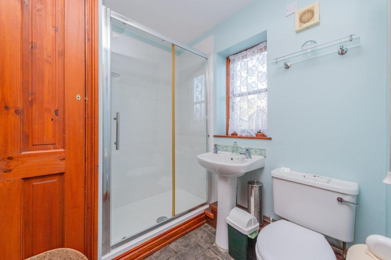 Bathroom 3, The Old Vicarage self-contained apartments, Shropshire