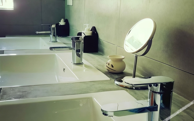 Bathroom 3, Kuree Hut, Semporna