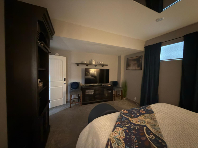 Bedroom 3, Stay549, Division No. 11