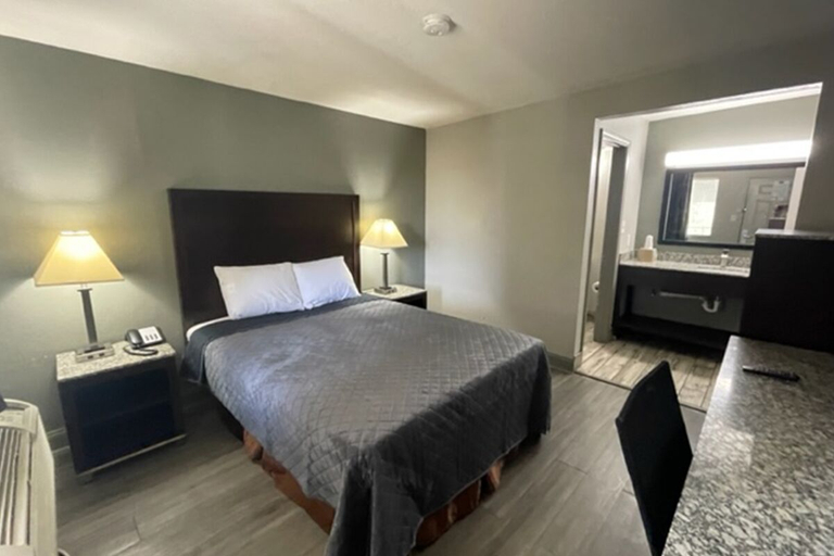 Bedroom 2, Western Inn Marietta, Cobb