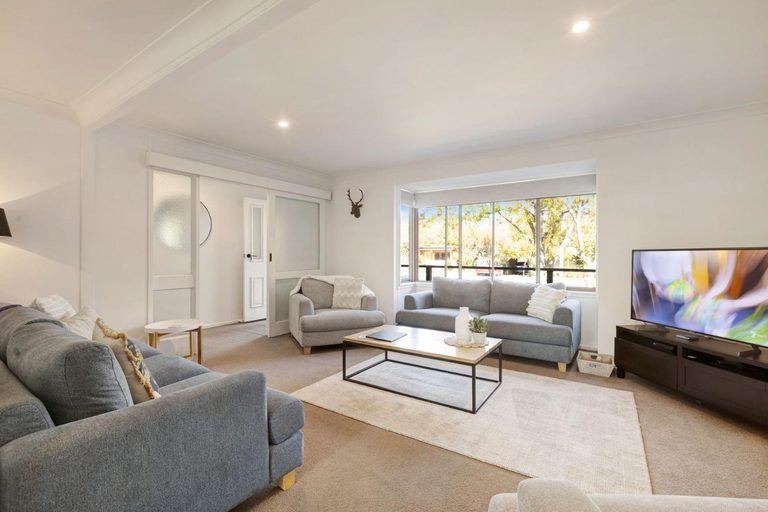 Others 5, Toorak Place, Alpine - East