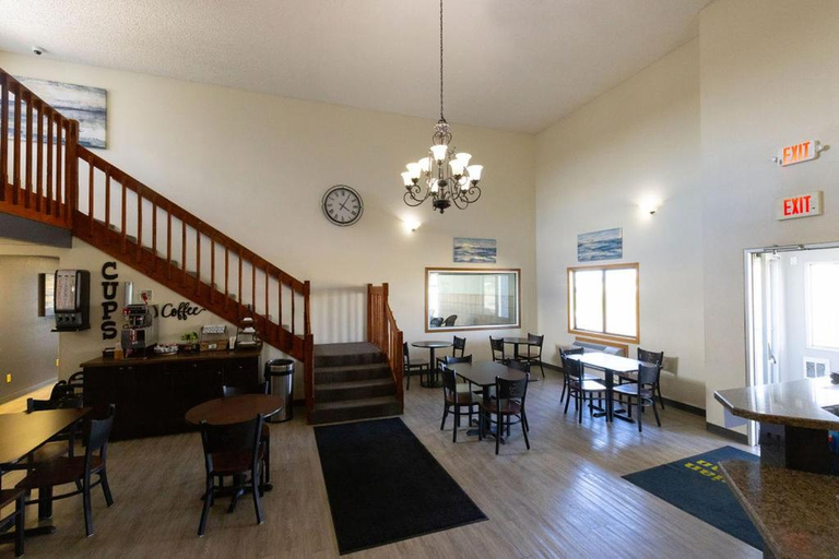 Public Area 2, New Victorian Inn & Suites-Norfolk, Madison