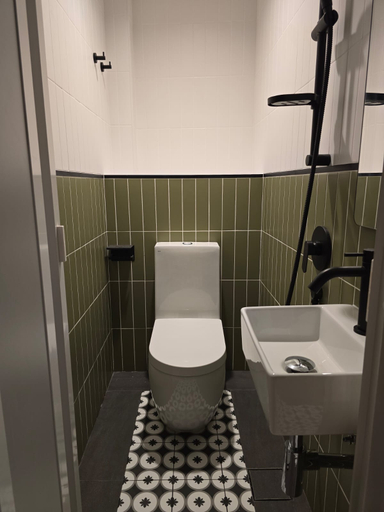 Bathroom 5, Straits Heritage Hostel, Singapore
