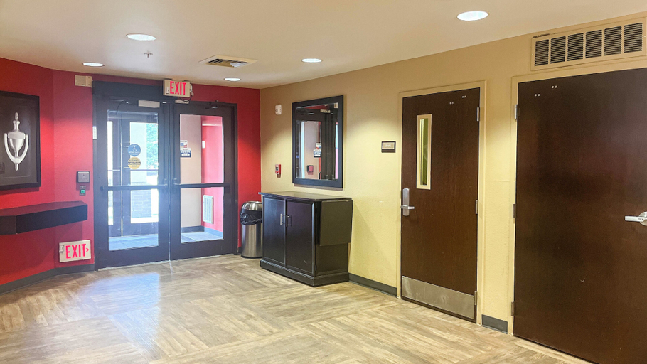 Others 5, Studio 6 – Chantilly, VA – Washington Dulles Airport, Fairfax