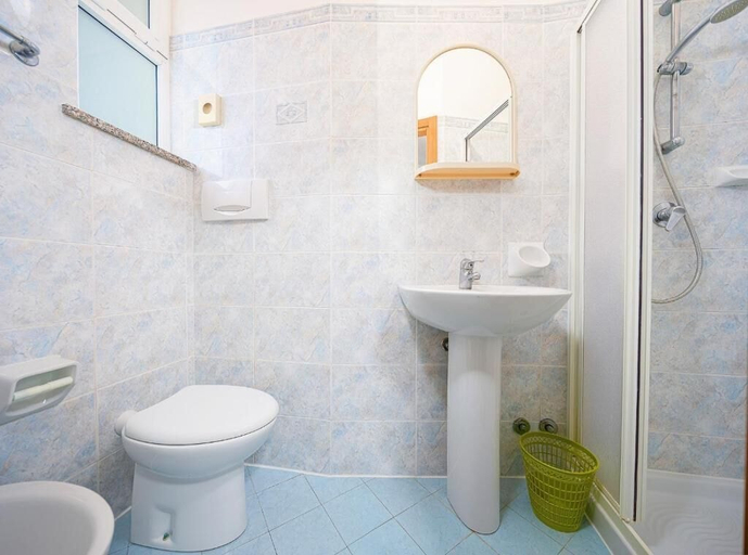 Bathroom 5, Hotel Blue Ribbon, Rimini