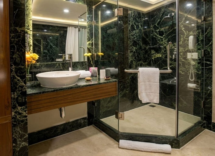 Bathroom 5, Hotel Studio Estique, Pune