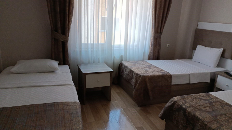 Others 5, Konuk Otel, Merkez