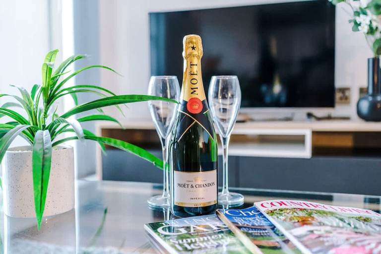 Room 5, NEW Stunning 2 Bed Flat in Manchester Sleeps 4, Manchester