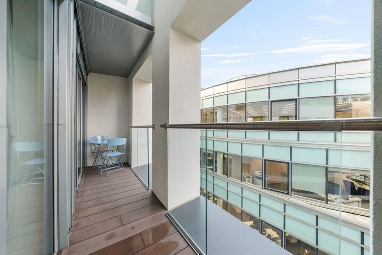 Room 4, Central and Elegant City Apt With Balcony, London