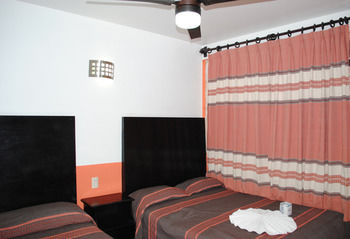 Others 2, Hotel Jiménez, Del Centro