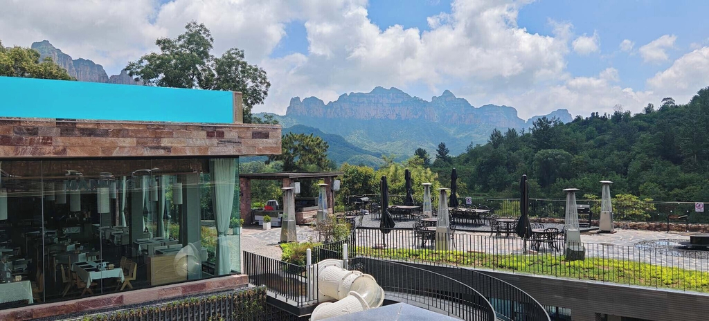 Outdoor dining 3, Manning Retreat, Handan