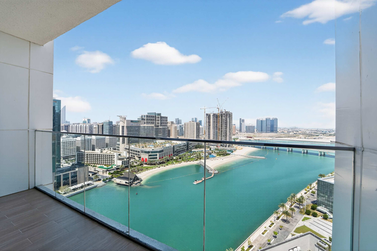 Room 3, Silkhaus Canalside Premium 1BR in Al Maryah Island, Abu Dhabi City
