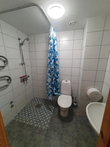 Bathroom 3, Love Island 2, Druskininkų