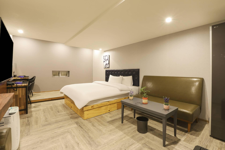 4, Gyeongsan Evian Hotel, Dong