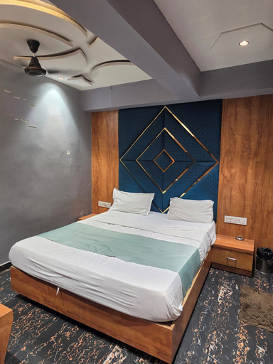 Room 2, Hotal Park View, Gandhinagar
