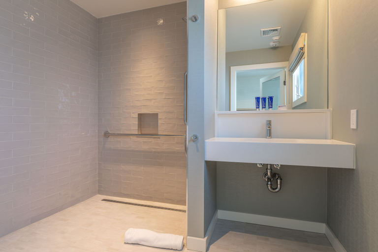 Bathroom 3, The Shoals Suites & Slips, Suffolk