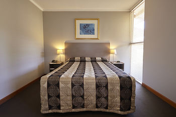 Others 5, The Lodge Motel, Newman, East Pilbara