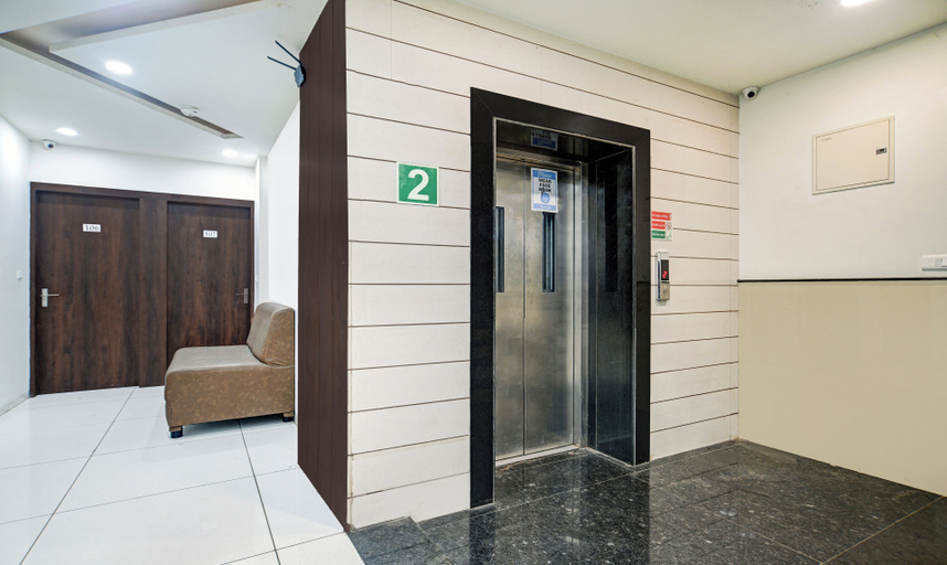 Public Area 2, Itsy By Treebo - Ospite, Surat