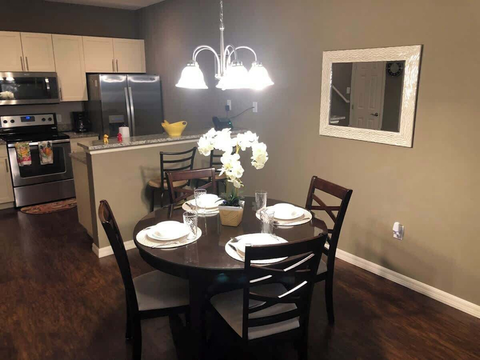 Dining room 2, Comfortable 3BR Townhome Near Parks, Great Value, Osceola