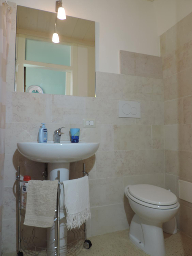 Bathroom 3, Palazzo del Diavolo, Lecce