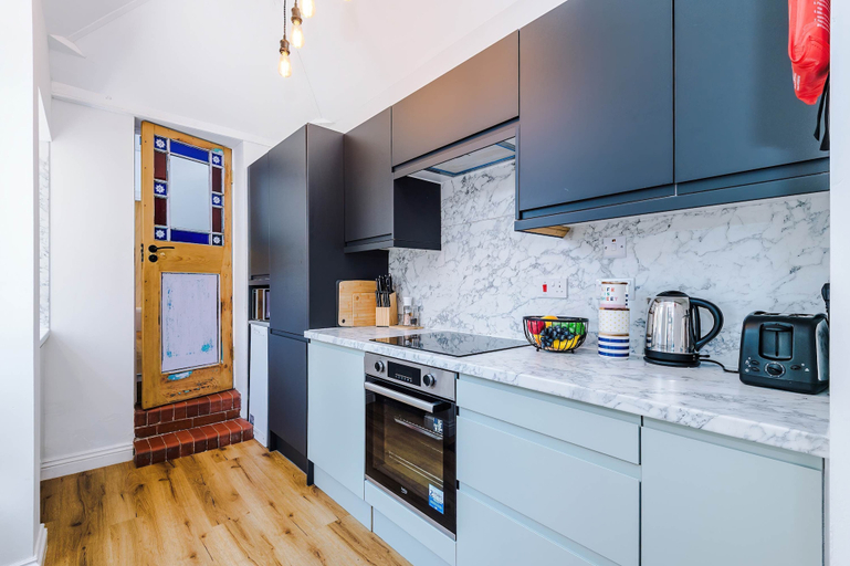 Room 3, Cozy 3-bed Home Perfect for Business Groups, Staffordshire
