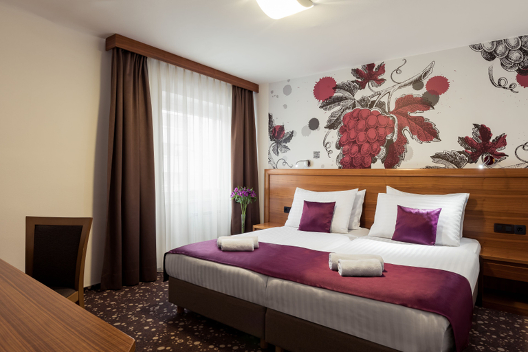 Bedroom 2, Hotel Piramida, Maribor