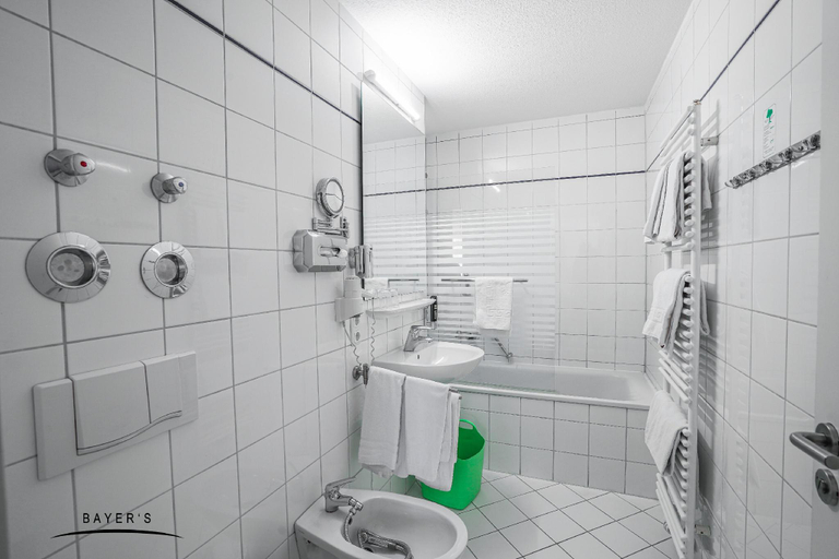 Bathroom 5, Bayer's Boardinghouse und Hotel, München