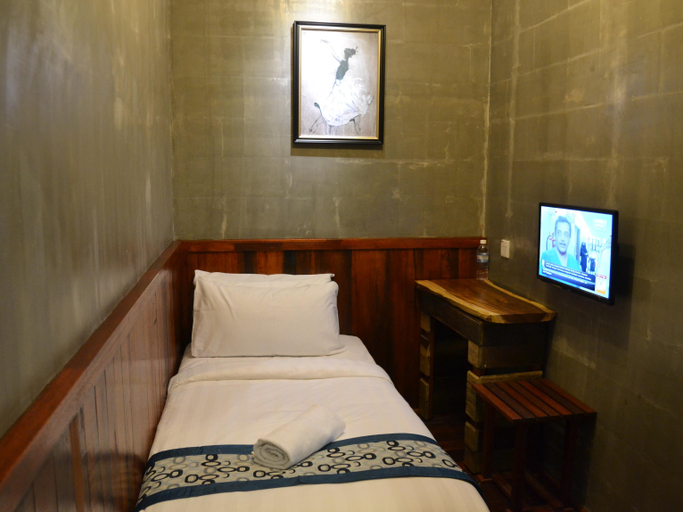Bedroom 3, Swing & Pillows @ Anggun Hotel Seri Iskandar, Ipoh, Perak Tengah