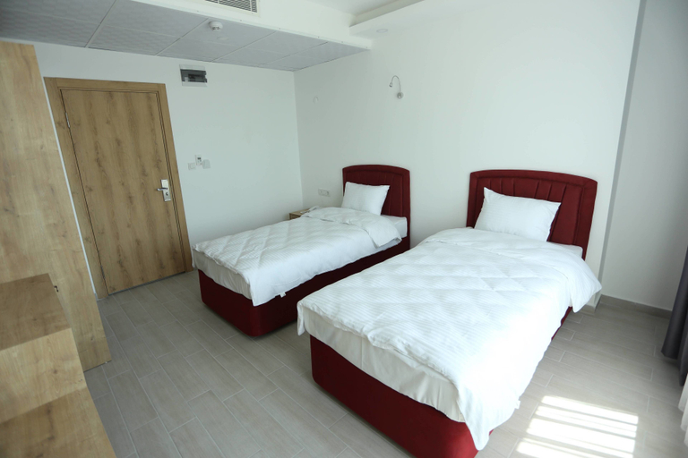 Others 5, Rota 17 Otel, Lapseki