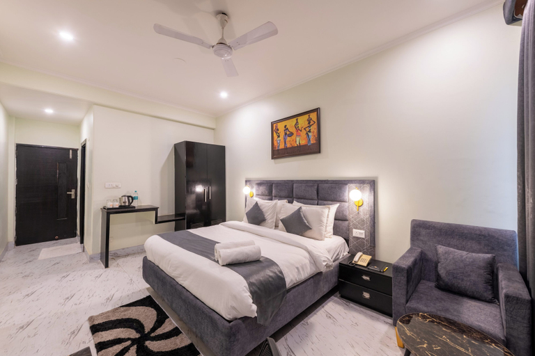 Room 5, La Comfort By shrpl, Gurgaon