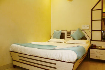 Others 4, Hotel Broadway, Mumbai City