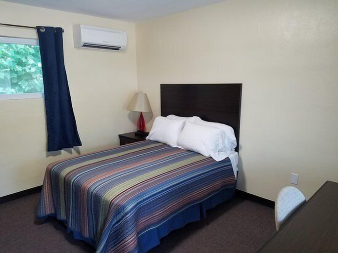 Bedroom, Windsor Crossroads Motel, Henry