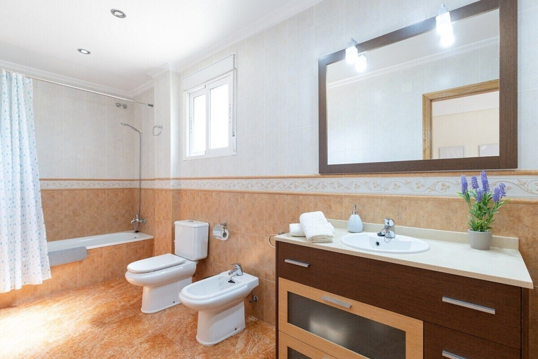 Bathroom 3, Fidalsa Dom Perignon, Alicante