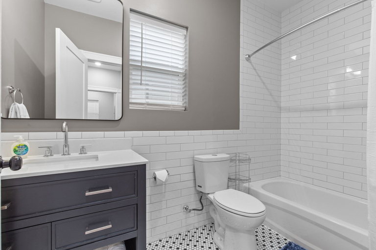Interior 4, 3323: Uptown Elegant Escape by JZ Vacation Rentals, Saint Louis