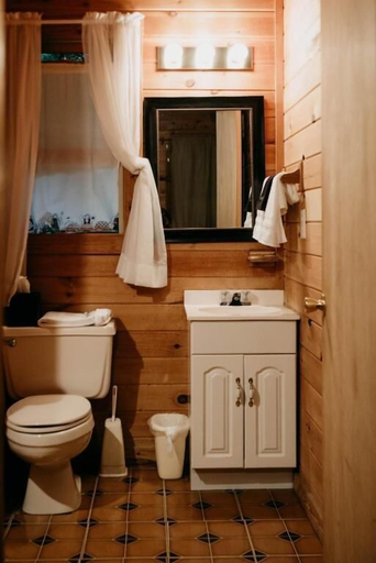 Bathroom 3, Sylvan Valley Lodge & Cellars, White