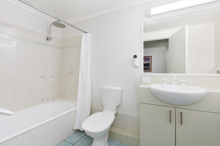 Bathroom 5, Horizons Lake Jindabyne, Snowy River