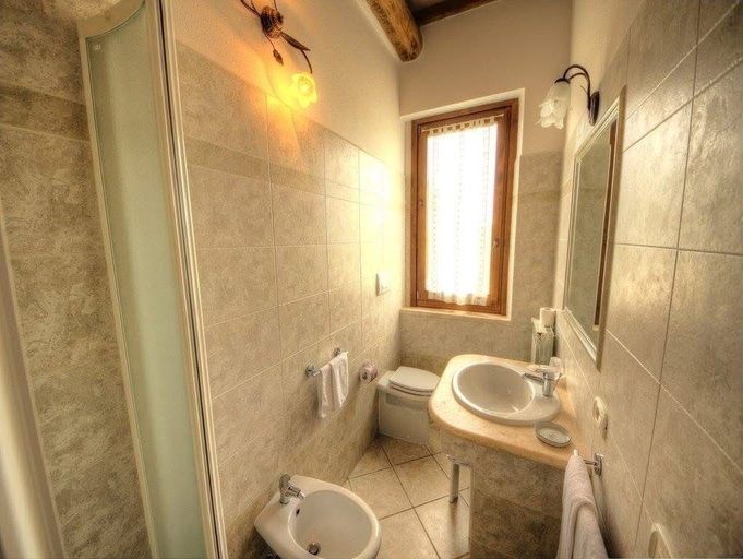 Bathroom 3, Pian di Cataverna, Grosseto