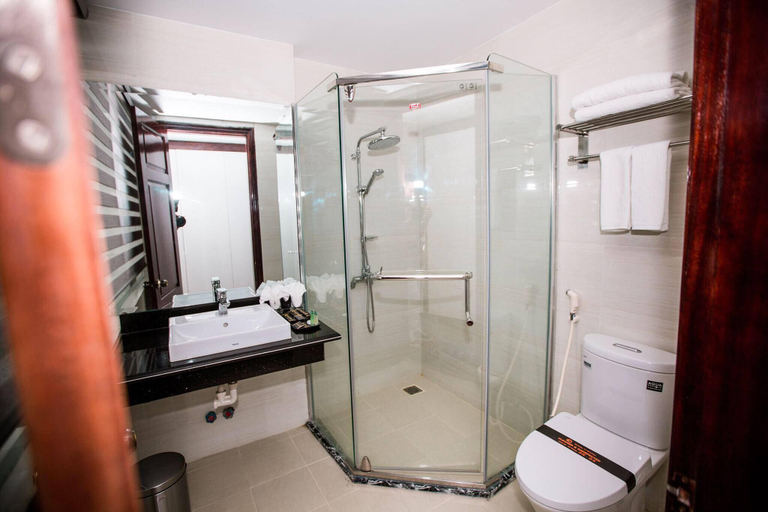 Bathroom 3, Khach San Tuong Vi - Le Hong Phong, Ngô Quyền