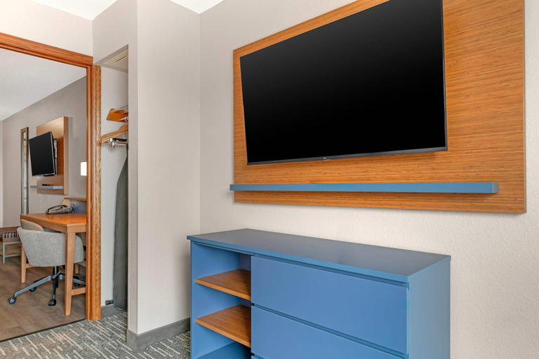 Others 5, Country Inn & Suites by Radisson, West Bend, WI, Washington