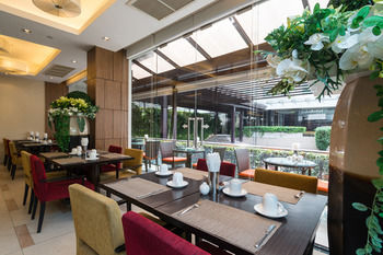 Food & Drinks 3, Novotel Living Bangkok Sukhumvit Legacy, Wattana