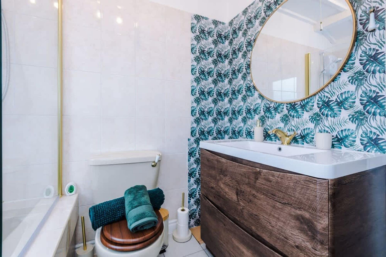 Room 4, NEW Stylish City Centre Home Great Location, Cheshire West and Chester