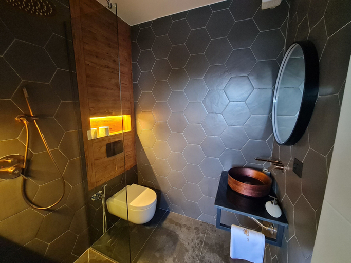 Bathroom 3, La Mirage Suites & Apartments, Tiranës
