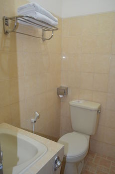 Bathroom 2, Arini Hotel, Solo