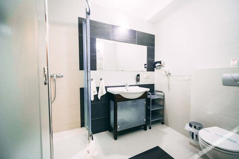 Bathroom 4, Boutique HOTEL11 (with ROOFTOP SPA), Nitra